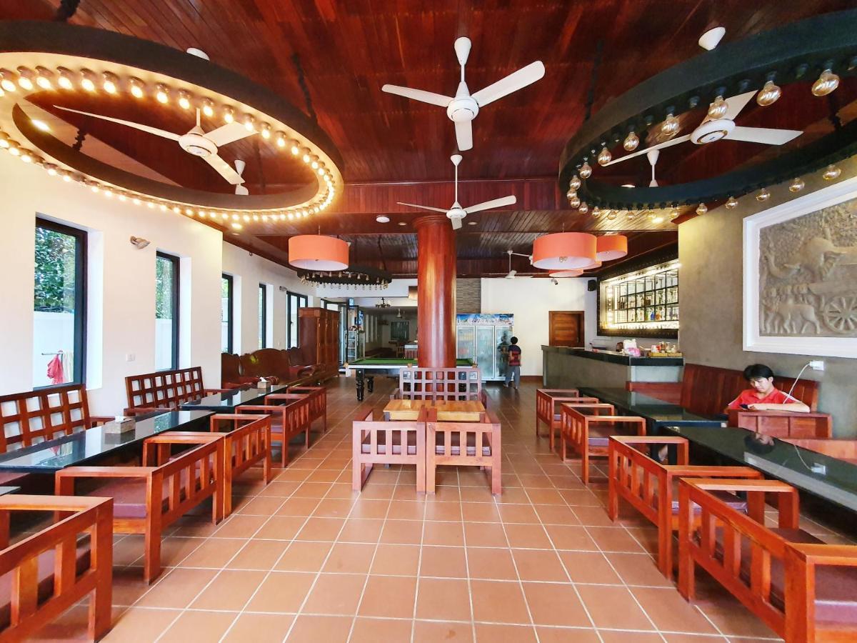 Darling Pub Hostel シェムリアップ エクステリア 写真