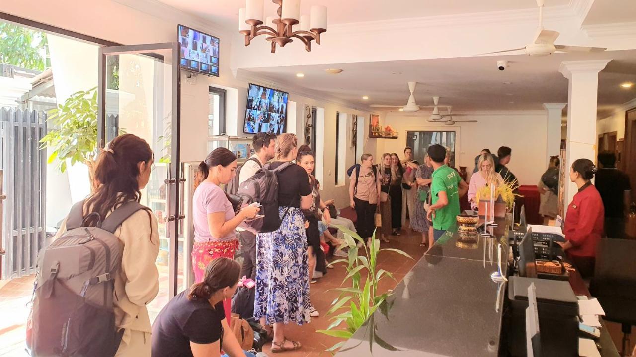 Darling Pub Hostel シェムリアップ エクステリア 写真