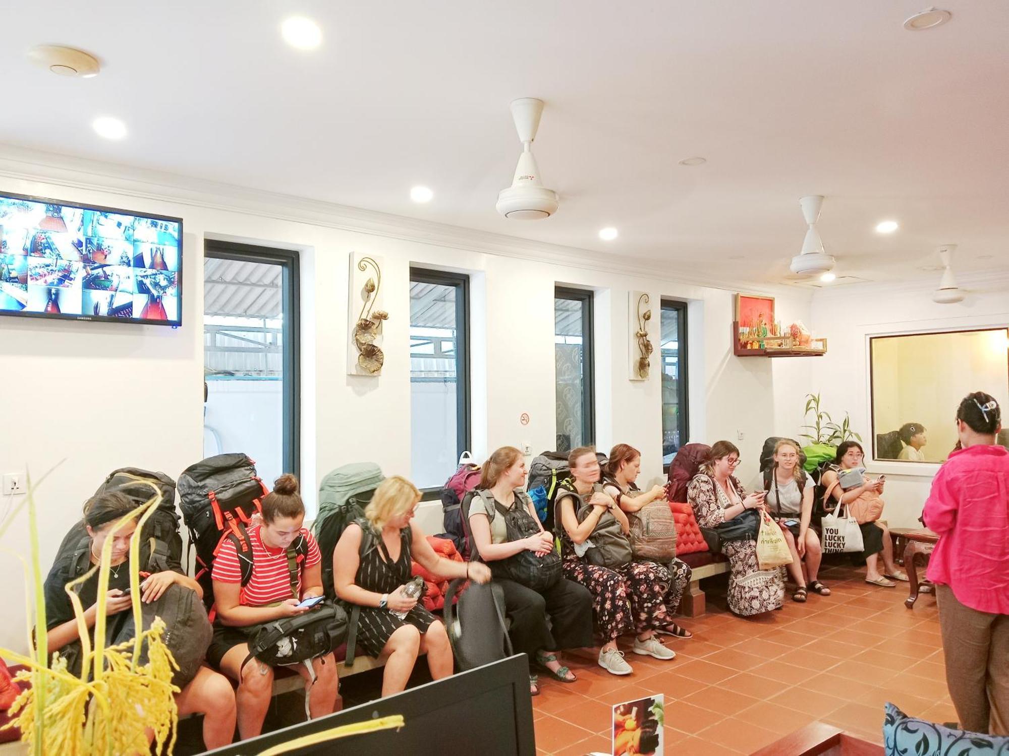 Darling Pub Hostel シェムリアップ エクステリア 写真