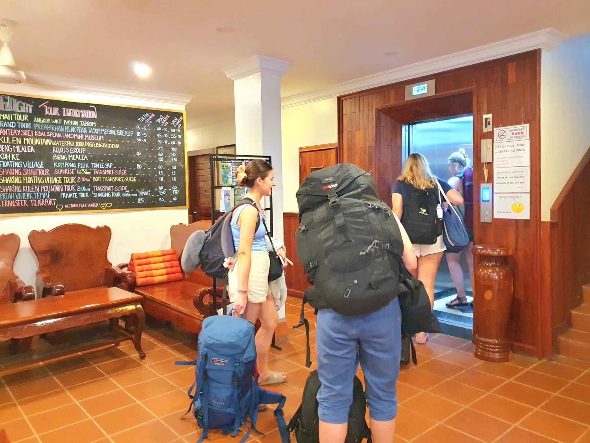 Darling Pub Hostel シェムリアップ エクステリア 写真